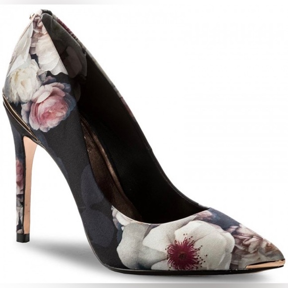 Ted Baker Shoes - TED BAKER KAWAAP POINTED TOE FLORAL PUMPS IN BLACK size 40 ( US size 10)